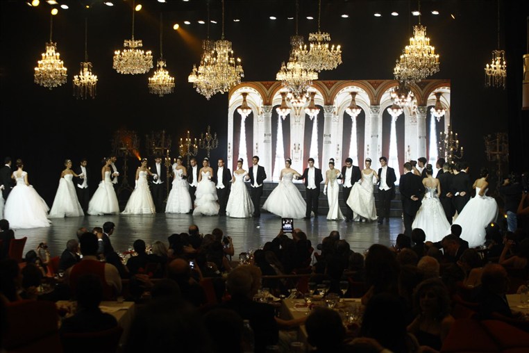 Bal des Debutantes 2012 